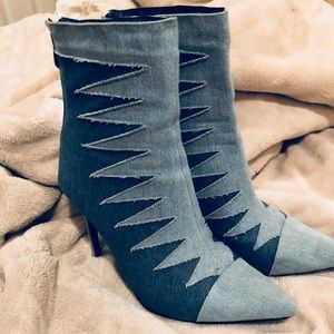 Dual-denim stilettos!